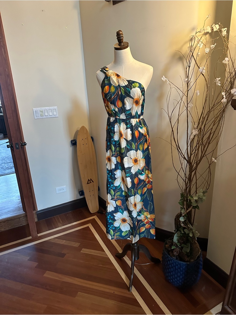 Floral One-Shoulder Midi Dress in Navy and White - Picture 3 of 7